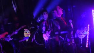 Ladyboi &quot;Friends&quot; LIVE