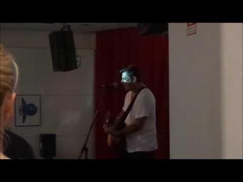 Sam Alone (live @ Fnac do Algarve Shopping 19/08/2013)