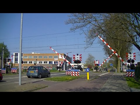 Spoorwegovergang Schagen // Dutch railroad crossing