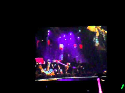 [fancam]101023 SHINee- Replay Boom Track (from the screen) @ Korean Pop Night Concert 2010 Singapore