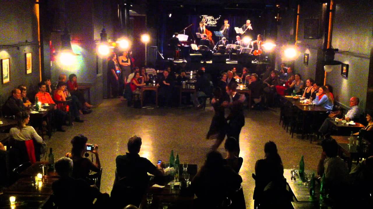 Este Es El Rey por Rascacielos con Corina Herrera y Leonardo Pankow en el Tasso