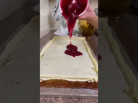 Make this 37inch x 27inch sheet cake with me #sheetcake #cakedecorating #weddingcake #cakemaking