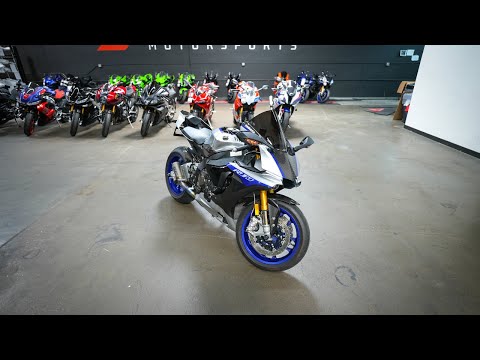 2017 Yamaha YZF-R1M / Walk Around Clip