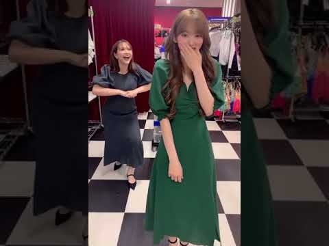 村重杏奈 宮脇咲良 後ろからゆっくりと接近中〜村重 公式インスタグラムより 210515