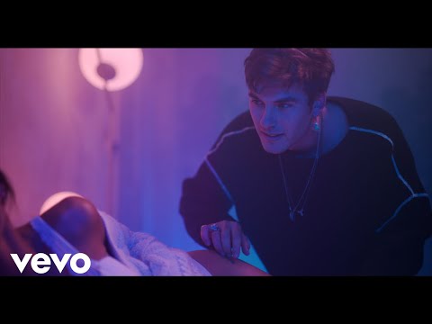 Dvicio - Sobrenatural ft. FARIANA