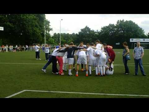 Marl: Fußball-Stadtmeisterschaft 2012, TuS 05 Sinsen feiert den Titelgewinn als neuer Stadtmeister.
