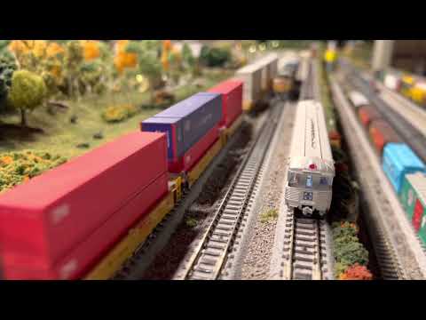 N Scale Florida Man! Kato’s New  Florida East Coast ES44 on the rails!