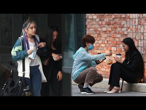 看到女生突發低血糖，路人狂奔的身影令人動容