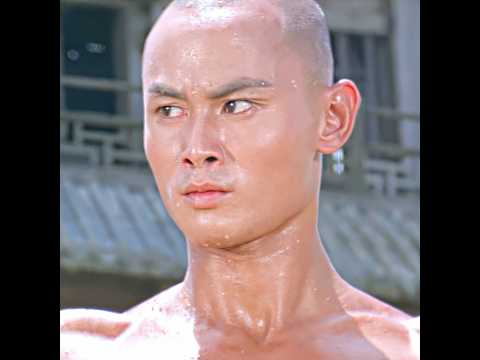 The 36th Chamber of Shaolin | He practices his arm strength by carrying water across the bridge⚔️🏯🥋
