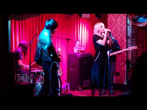 girlpuppy - new song, Workmans Cellar Dublin July 2023