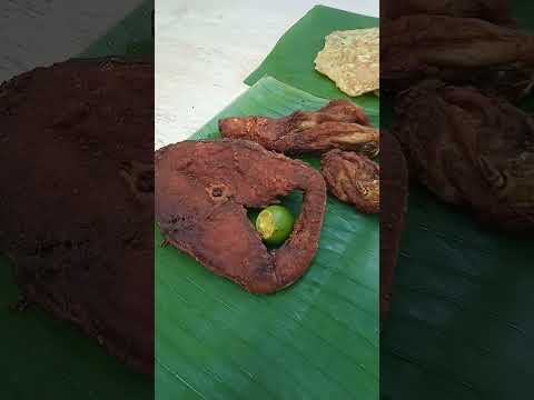 15 de outubro de 2022 Conjunto de folhas de bananeira e frango Biryani @Sri Nirvana Maju Restaurant, Bangsar, KL #shorts