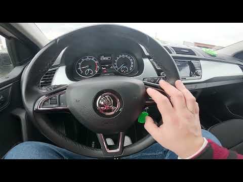 Wie bediene ich die Lenkradtasten beim Skoda Fabia III (2014–2021)?