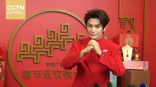 Los artistas de la Gala de la Fiesta de la Primavera envían sus saludos en español