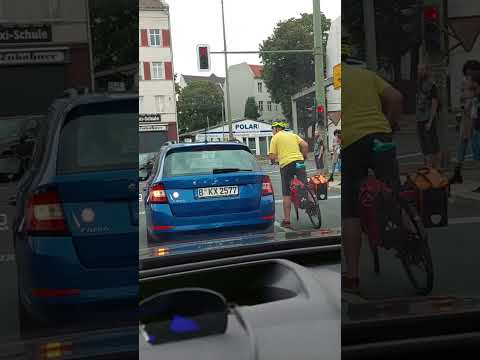 Fahrrad VS Auto - immer mehr Fahrradfahrer in Berlin terrorisieren unschuldige Fahrer #berlintomek
