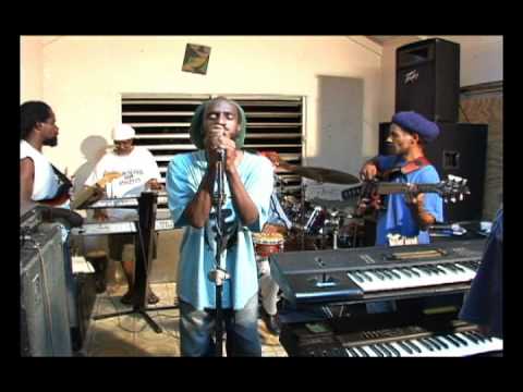 DE VI BACKYARD WITH BLAKSTAR BAND AND RAS BATCH "LIFT UP YOUR CONSCIOUSNESS