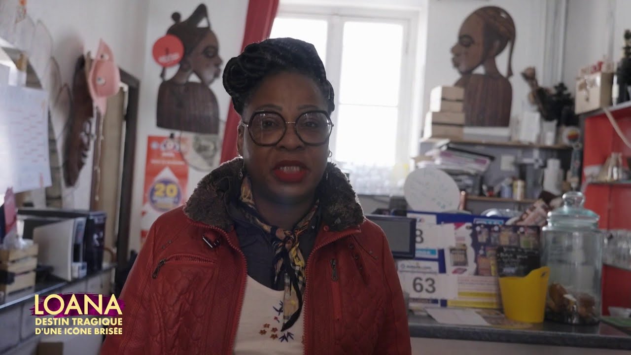 Miniature de la vidéo «Elle n'avait pas d'amis», regrette une gérante d'un café situé près de l'appartement de Loana du film Loana : Destin tragique d'une icône brisée