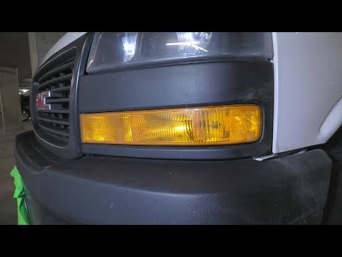 Chevrolet Express / GMC Savana -  Front Turn Signal And Marker Light Bulbs Replacement.