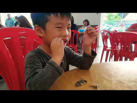 23.01.2020 having dinner with children while Shermaine in the hair salon. Twin know how to eat kuach