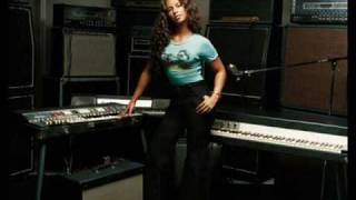 Alicia Keys- Little Drummer Girl