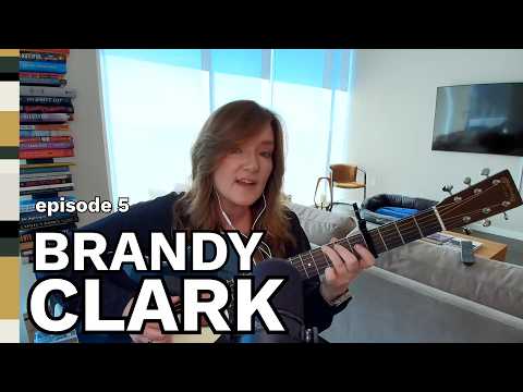Brandy Clark, 어깨가 고른 Martin OMJM과 «Who You Thought I Was»