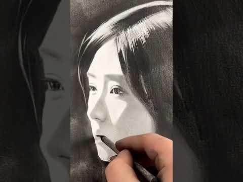 Perfect drawing cannot be without light! #drawing #charcoaldrawing #portraitdrawing #charcoalshading