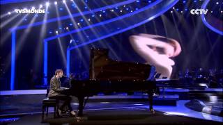 Soirée de l&#39;amitié Chine - France : Jeanne Cherhal interprète au piano &quot;J&#39;ai faim&quot;