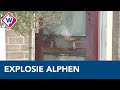 Voordeur huis in Alphen vernield door explosie  - OMROEP WEST