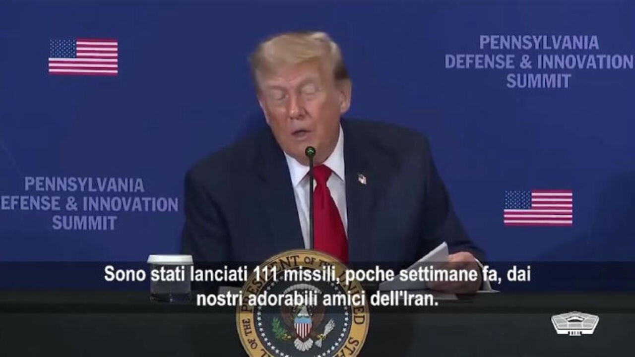 Trump: Lanciati 111 missili contro la portaerei Lincoln tutti abbattuti facilmente in mare