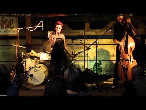 Mambo Italiano - Jenny Boneja & the Ballroomshakers