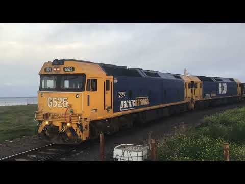 PNs SG G525 and BL30 unloading Grain at the Geelong grain loop 15/8/2022