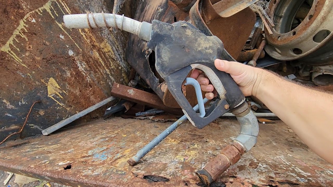 Caçada no ferro velho em busca de uma bigorna de 100 anos!