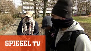Sozialer Brennpunkt »Frankfurter Berg«: Unterwegs mit Dealern und Crack-Köchen | SPIEGEL TV