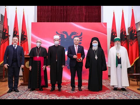 Këshilli Ndërfetar i Shqipërisë dekorohet me medaljen e lartë “Nderi i Kombit”