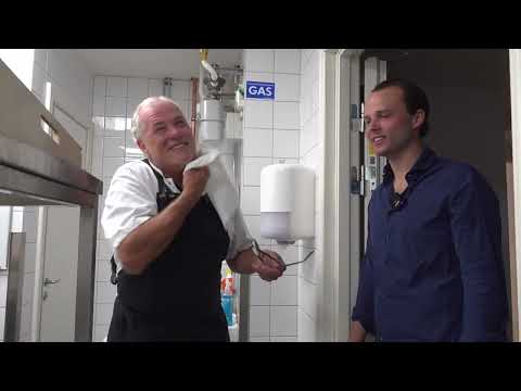 Kockservitören Glenn Hysén.