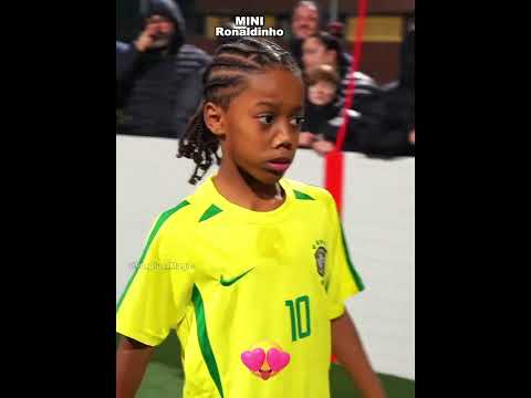 MINI RONALDINHO 😍⚽