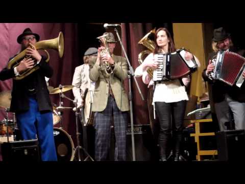 Airi Allvee sünnipäev Suurejõe rahvamajas 1.02.2012 - Pärnu poisid esinemas 1