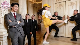 Arm meisje wordt de toegang tot het gala ontzegd omdat ze geen jurk heeft, maar de CEO ziet haar buiten vloeken en valt voor haar charmes!