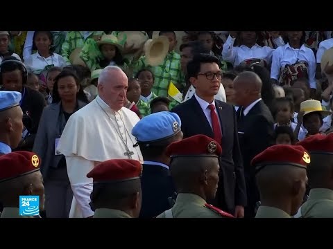 البابا فرنسيس ينتقد سوء إدارة الثروات خلال زيارته موزمبيق