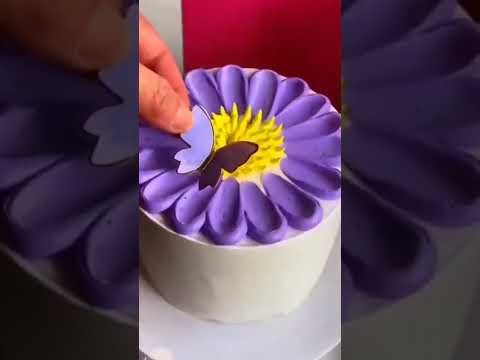 Delicious chocolate cake decorating 😚😚😚