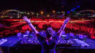 Hardwell &amp; Chuckie ft. MC Ambush - Blackout vs. Move It 2 The Drum (Hardwell MashUp)