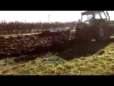Deutz-Fahr DX 140 mit Kverneland 4 schar