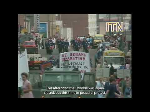 3RD NIGHT IN A ROW OF RIOTING ON THE SHANKILL ROAD EAST BELFAST IN 1984 - ULSTER, UNITED KINGDOM