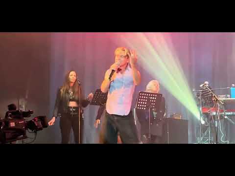 The Trevor Horn Band performing Owner of a Lonely Heart (Yes) at Cropredy 2025. 