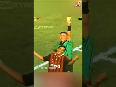 The referee's respect for Ronaldinho😎 #futbol #ronaldinho #referee #shorts