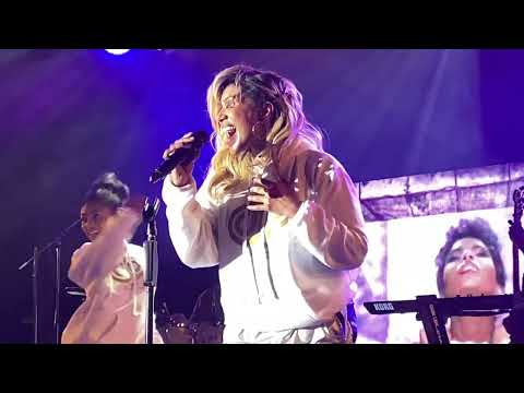 Five Star (Denise Pearson) Rain Or Shine / The Slightest Touch - Live Butlins Bognor March 2023