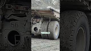 É assim que freia um Caminhão Gigante! #shorts