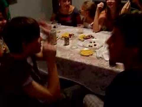 Vini e Gui cantando Robocop Gay :D