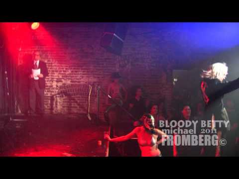 Bloody Betty Famous Wrestlers 18