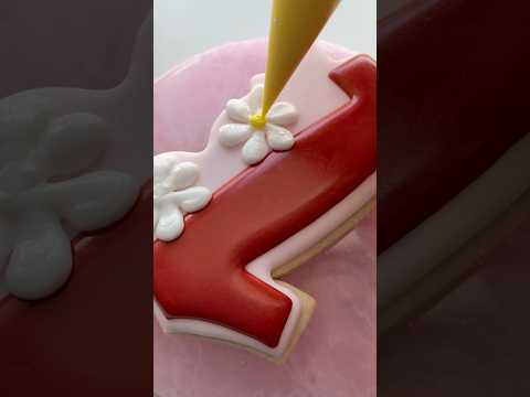 🍓 recipes and supplies linked in my bio #cookiedecorating #royalicingcookies #oddlysatisfying