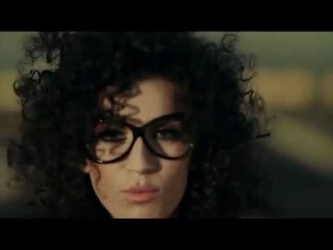 Jehona & Besa -Nuk Jam Ajo + Lyrics (Me Tekst)